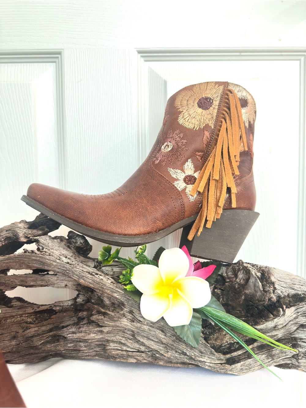 ARIAT FLORENCE ~ Brown Fringe Ankle Booties with Flower Stitching size 7.5